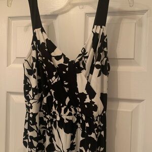 SALE $15 or 3 for $40  New York & Company black & white floral maxi dress L